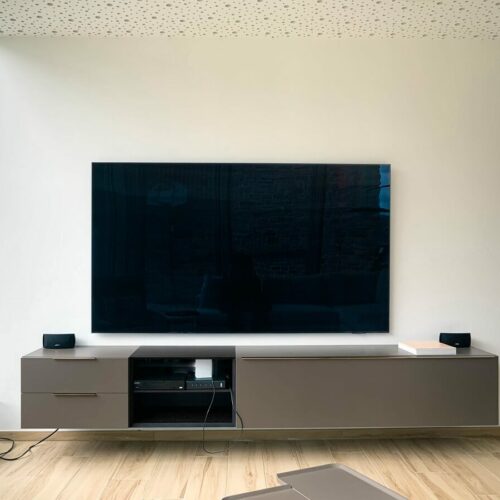 meuble TV sur mesure avec téléviseur